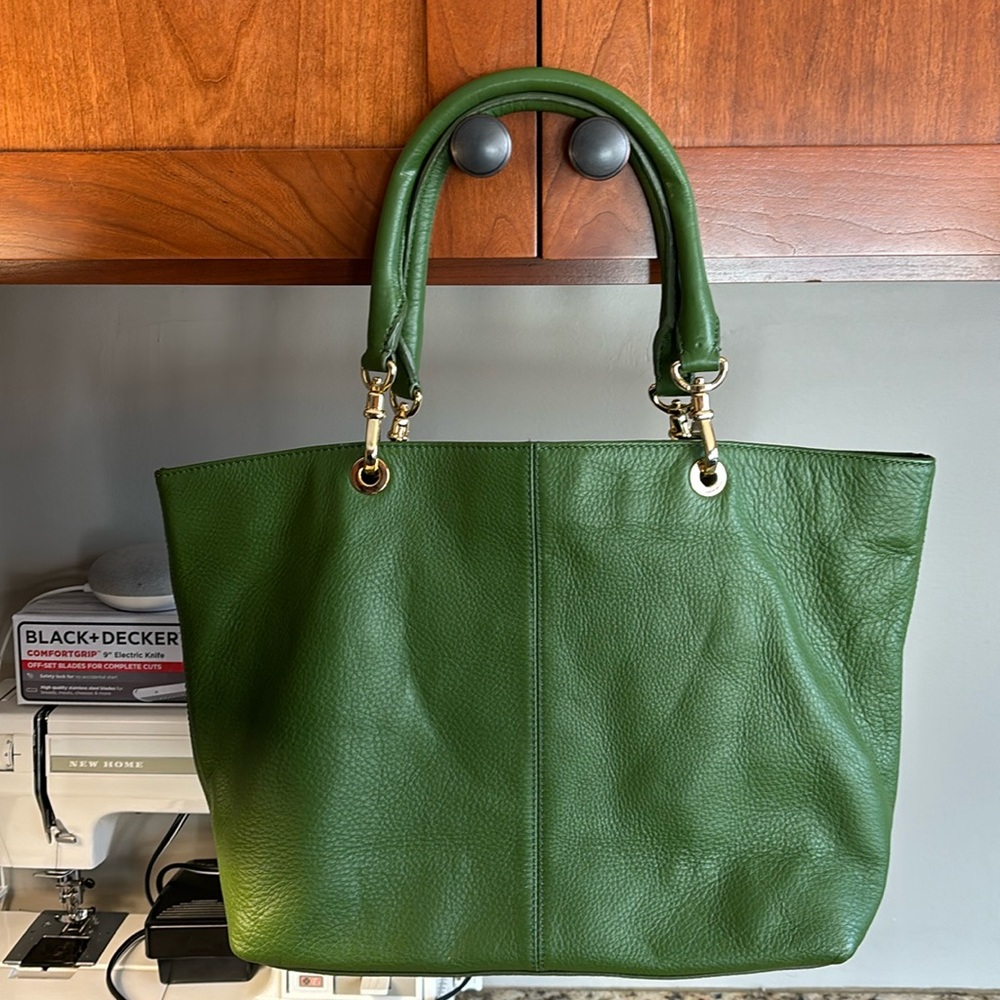 Brooks Bothers Genuine Leather Purse.Green w/Gold Accents A++++